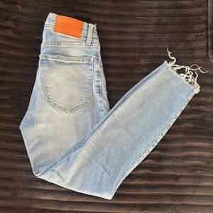 Lucky Brand Light Wash Cropped Jeans